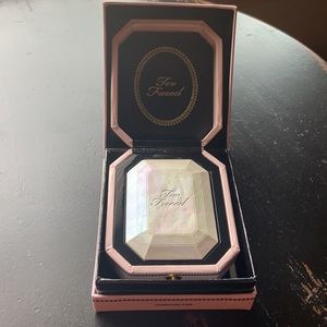 Too Faced Diamond Light Highlighter